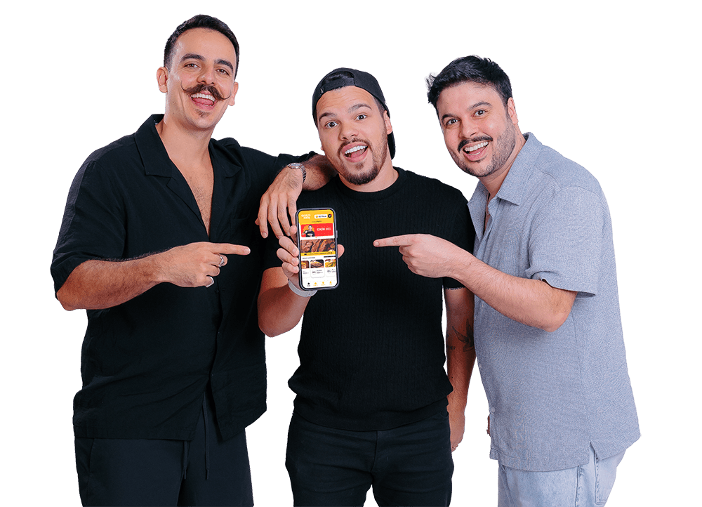 Pessoas felizes com pratos